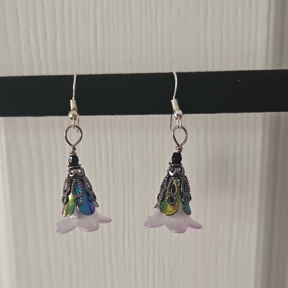 Pigness & Company Elegant Floral Drop Earrings in Multicolor